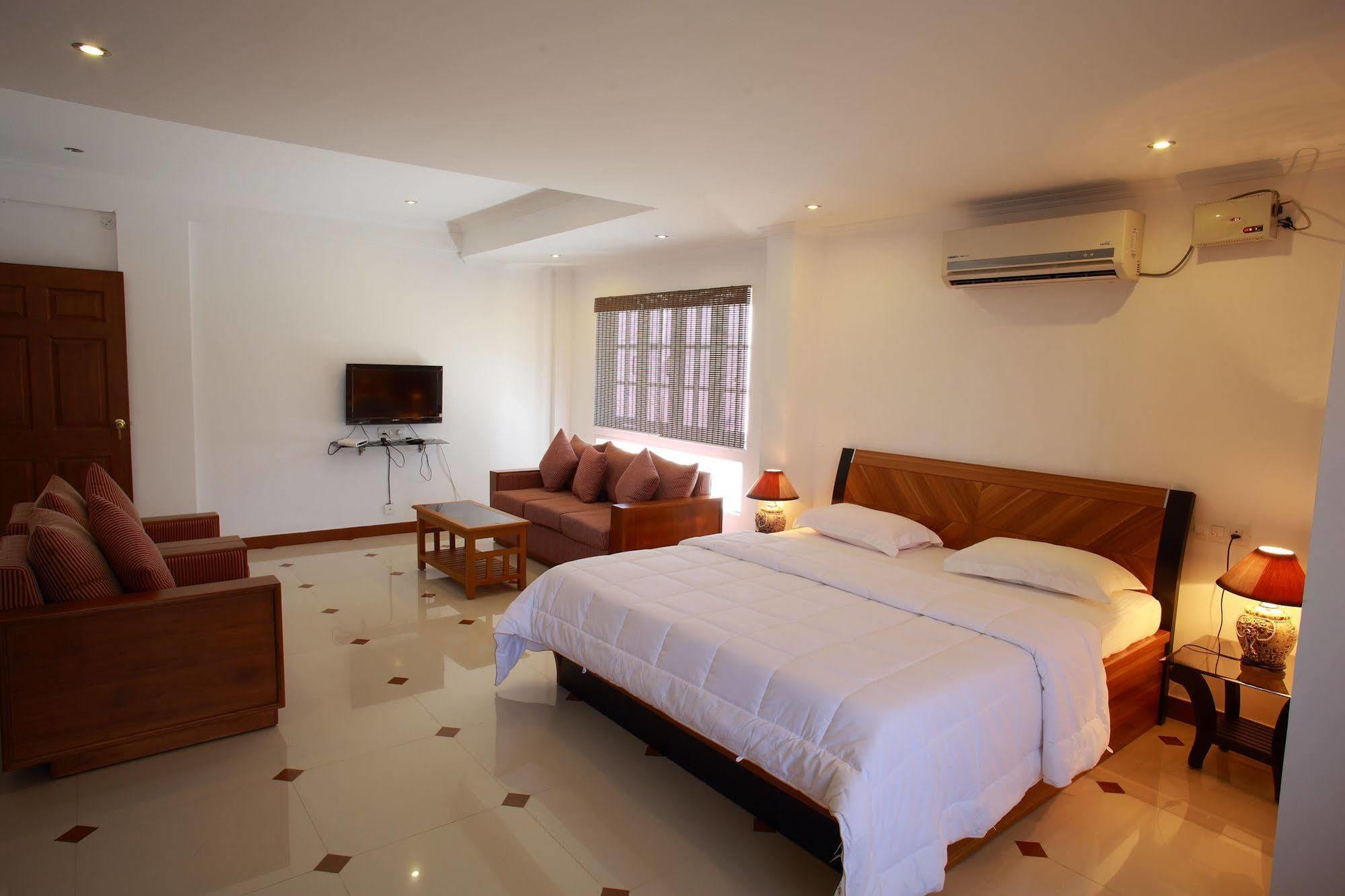 Phils' Residency & Banquets Hotel Kochi Ngoại thất bức ảnh