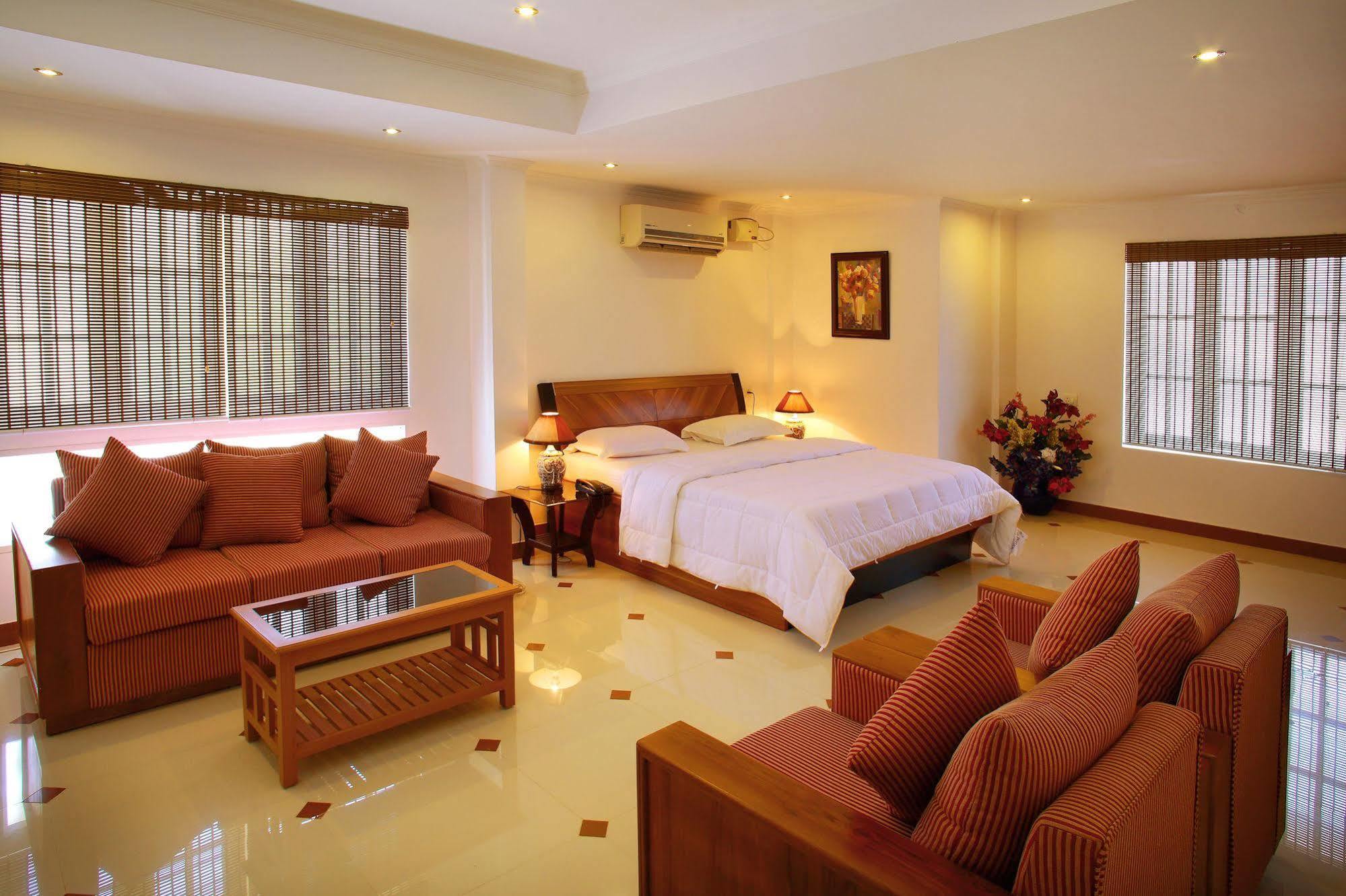 Phils' Residency & Banquets Hotel Kochi Ngoại thất bức ảnh
